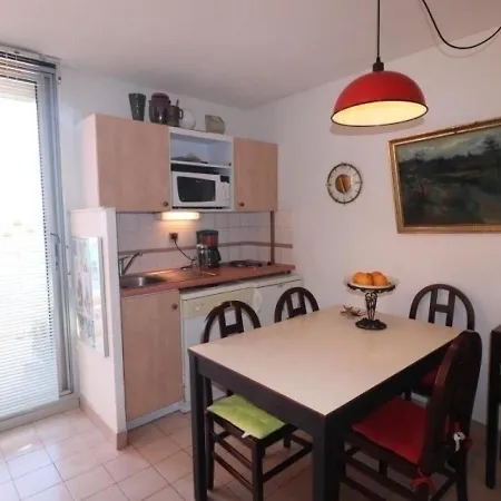 - 2 Pers, 26 M2, 1/0 1 *